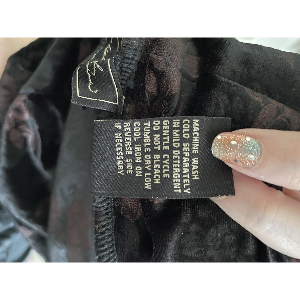 DG2 Diane Gilman black and maroon rose leggings XL - Picture 8 of 8